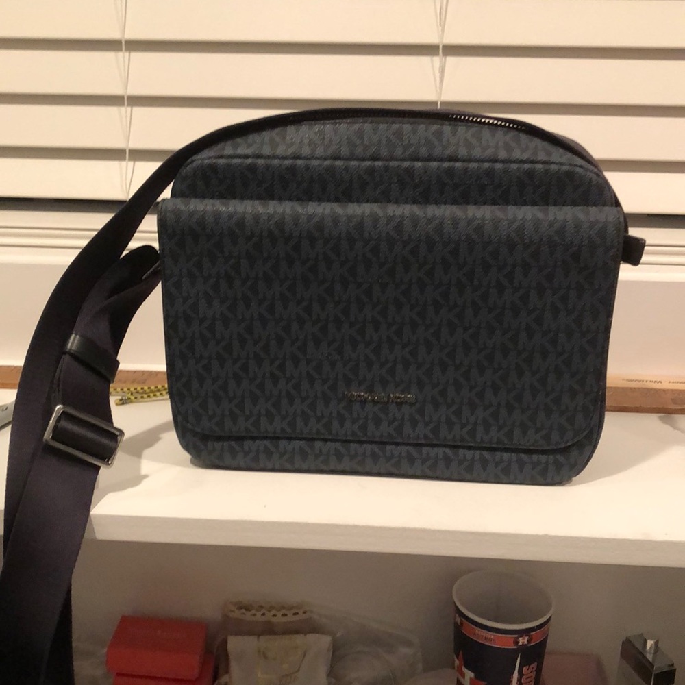 Michael Kors messenger crossbody